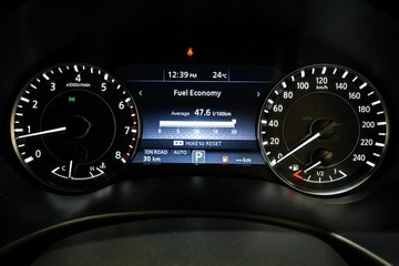 https://vehicle-cdn.autoleague.cloud/33489_3001392_13.jpg