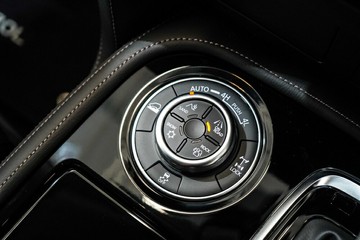 https://vehicle-cdn.autoleague.cloud/33489_3001392_25.jpg