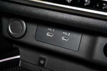 https://vehicle-cdn.autoleague.cloud/33489_3002031_22.jpg