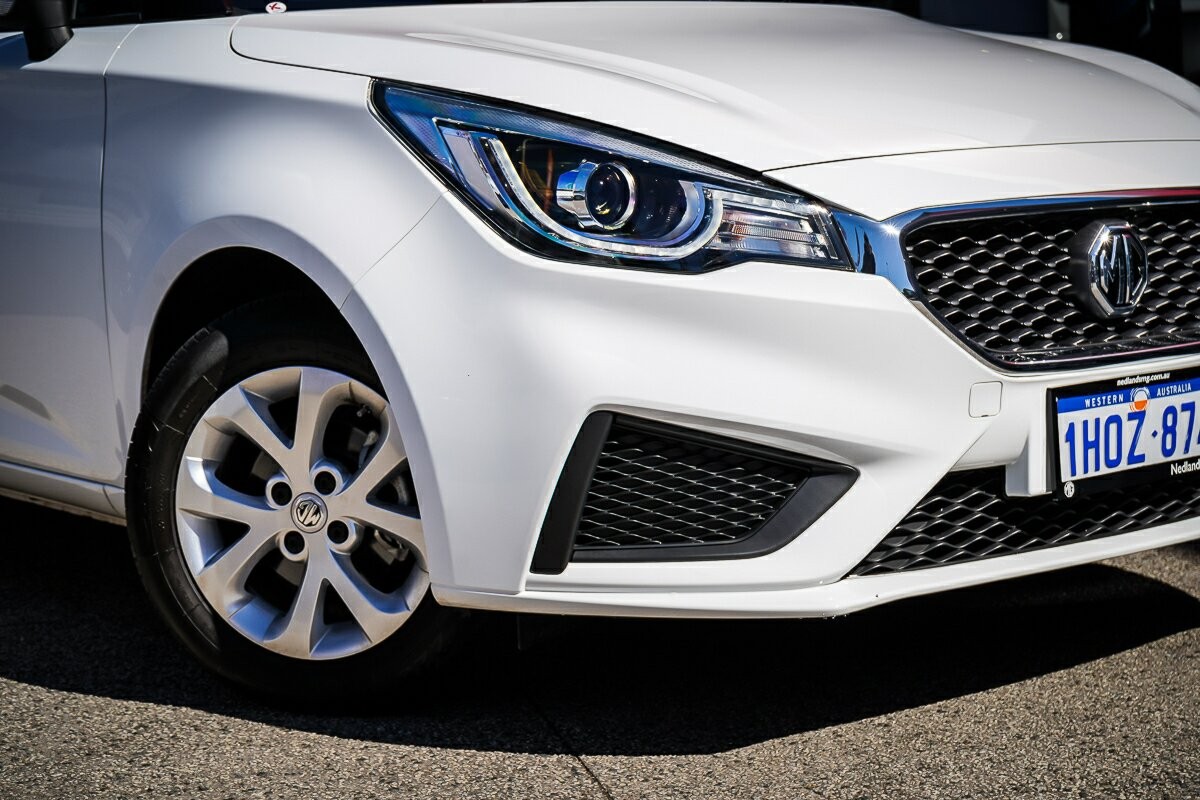MG Mg3 image 3