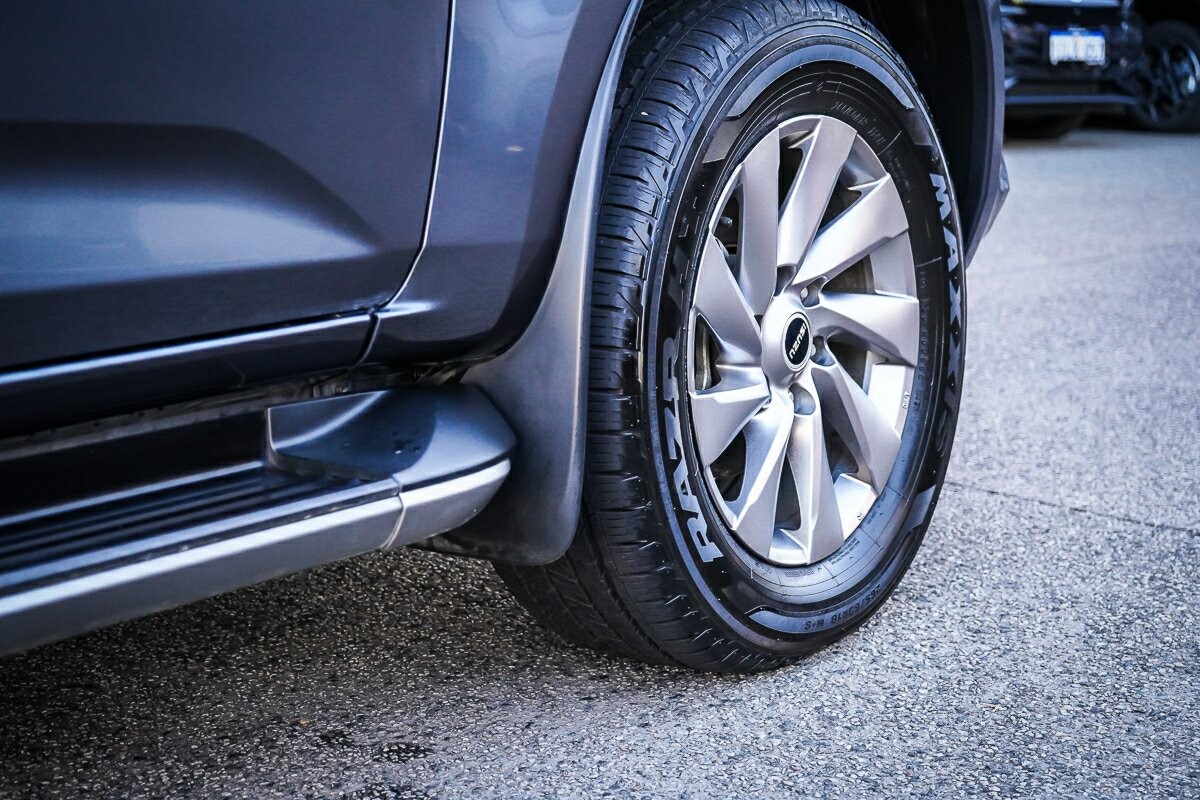 Isuzu Mu-x image 3