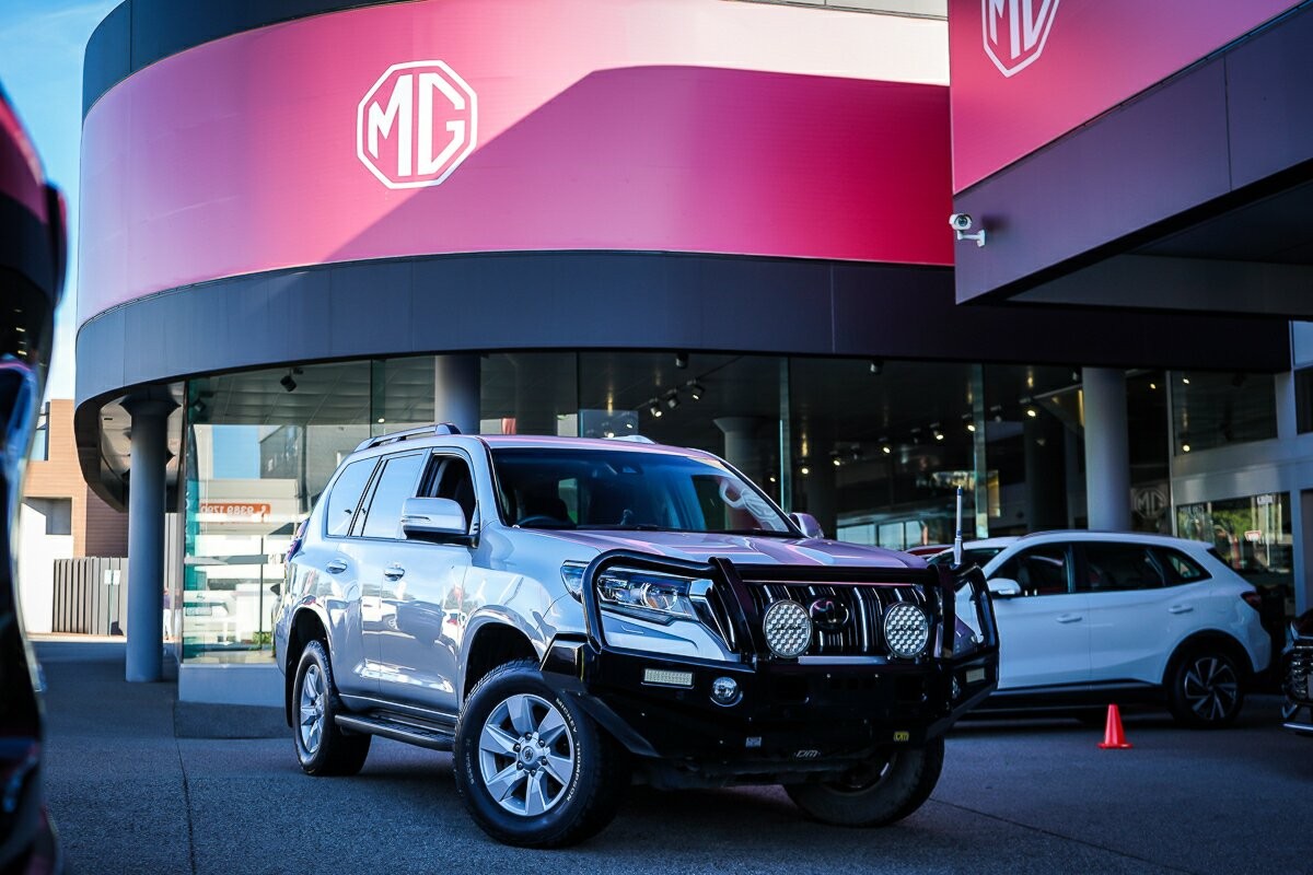 Toyota Landcruiser Prado image 2