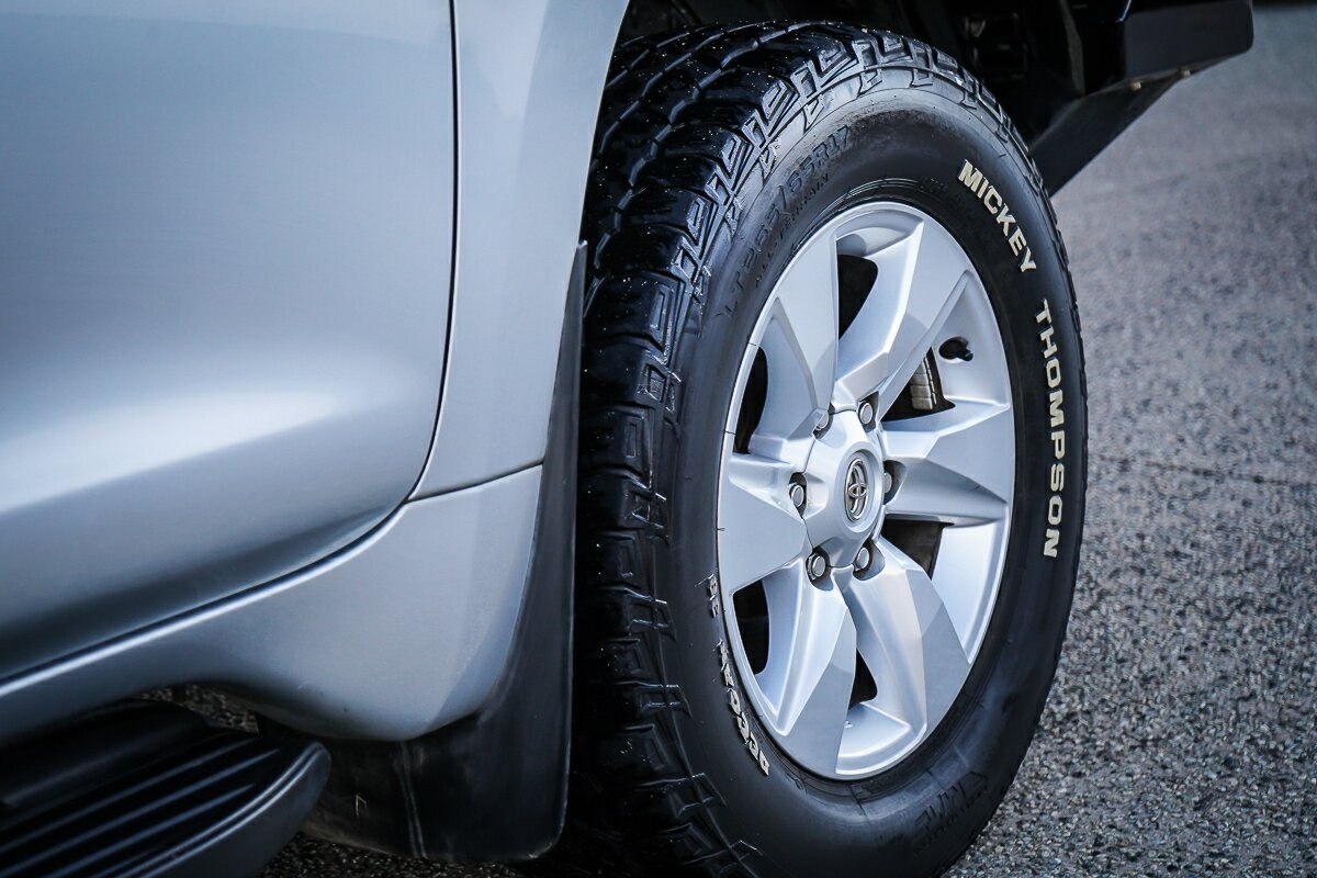 Toyota Landcruiser Prado image 4