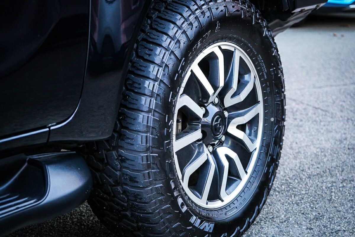 Toyota Hilux image 4