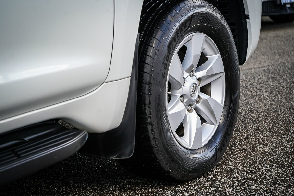 Toyota Landcruiser Prado image 3
