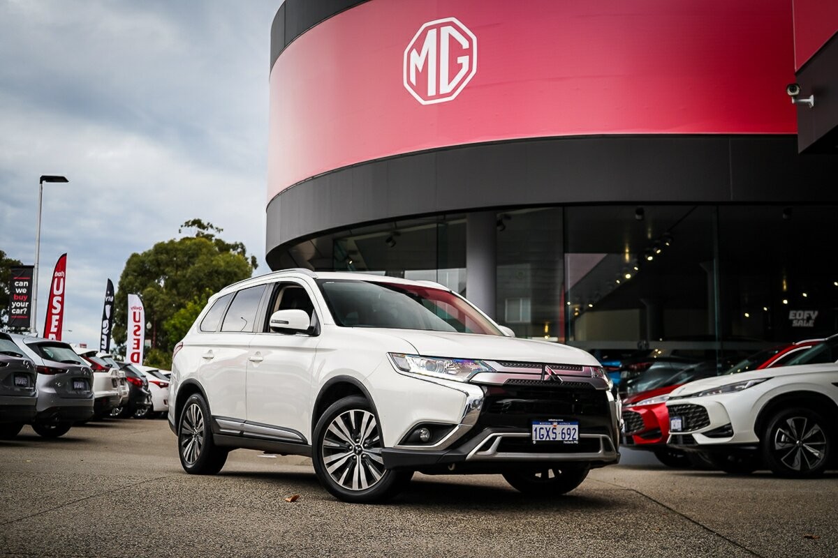 Mitsubishi Outlander image 2