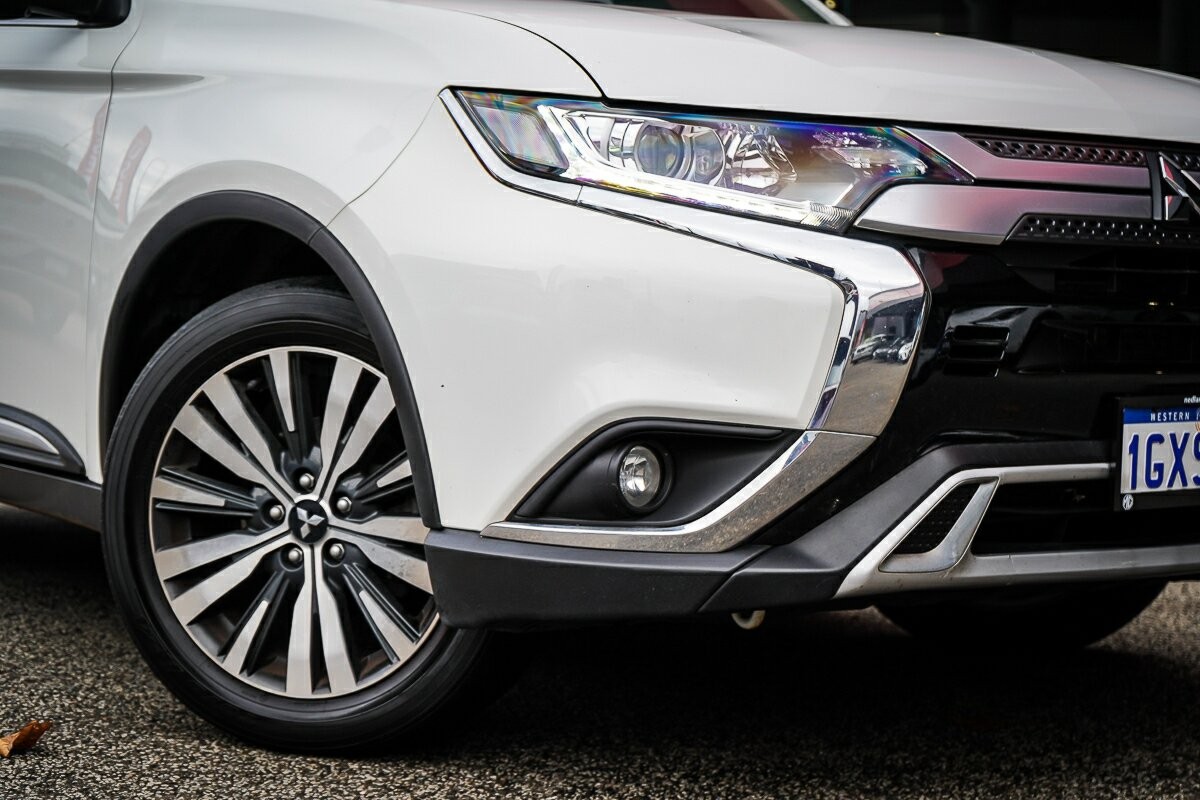 Mitsubishi Outlander image 3