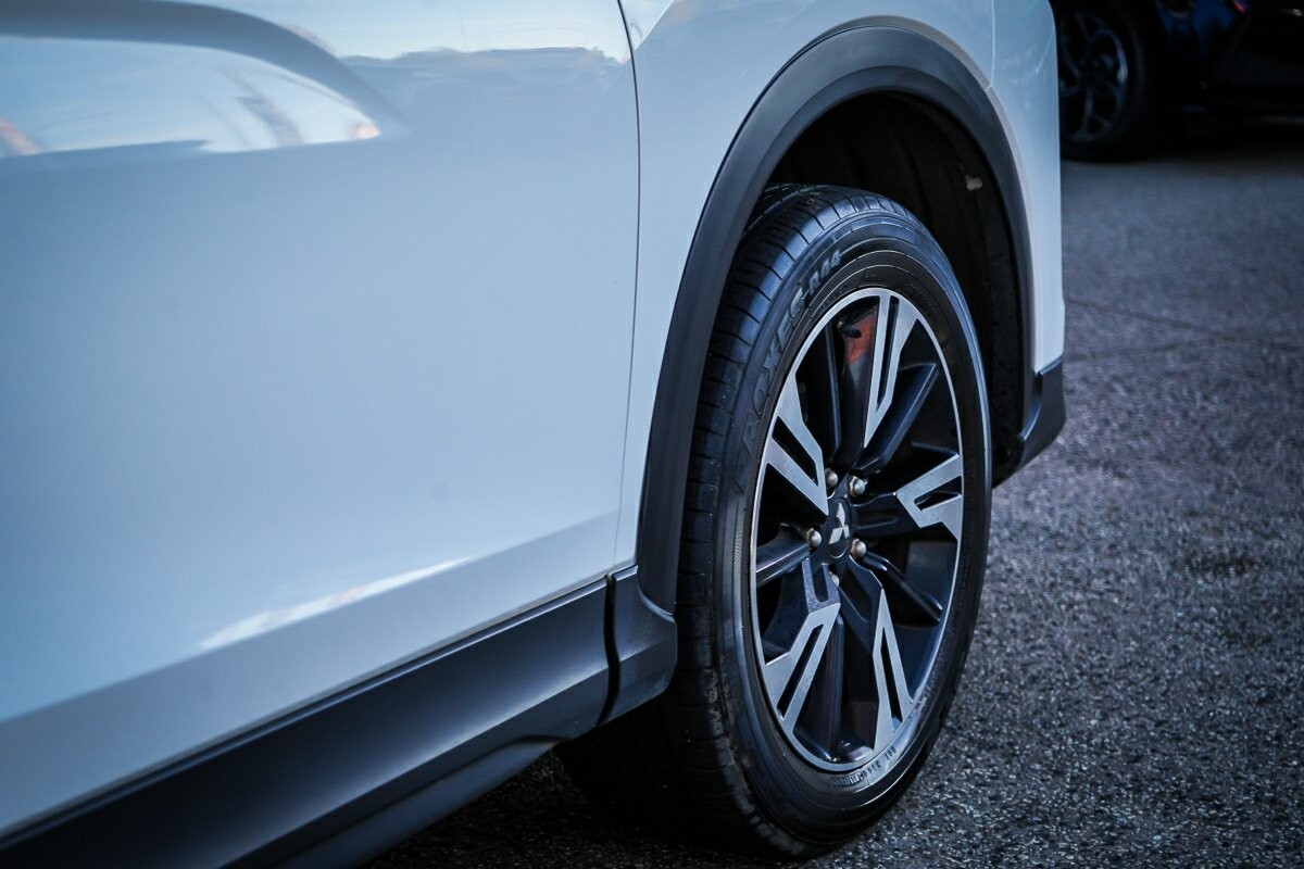 Mitsubishi Eclipse Cross image 4