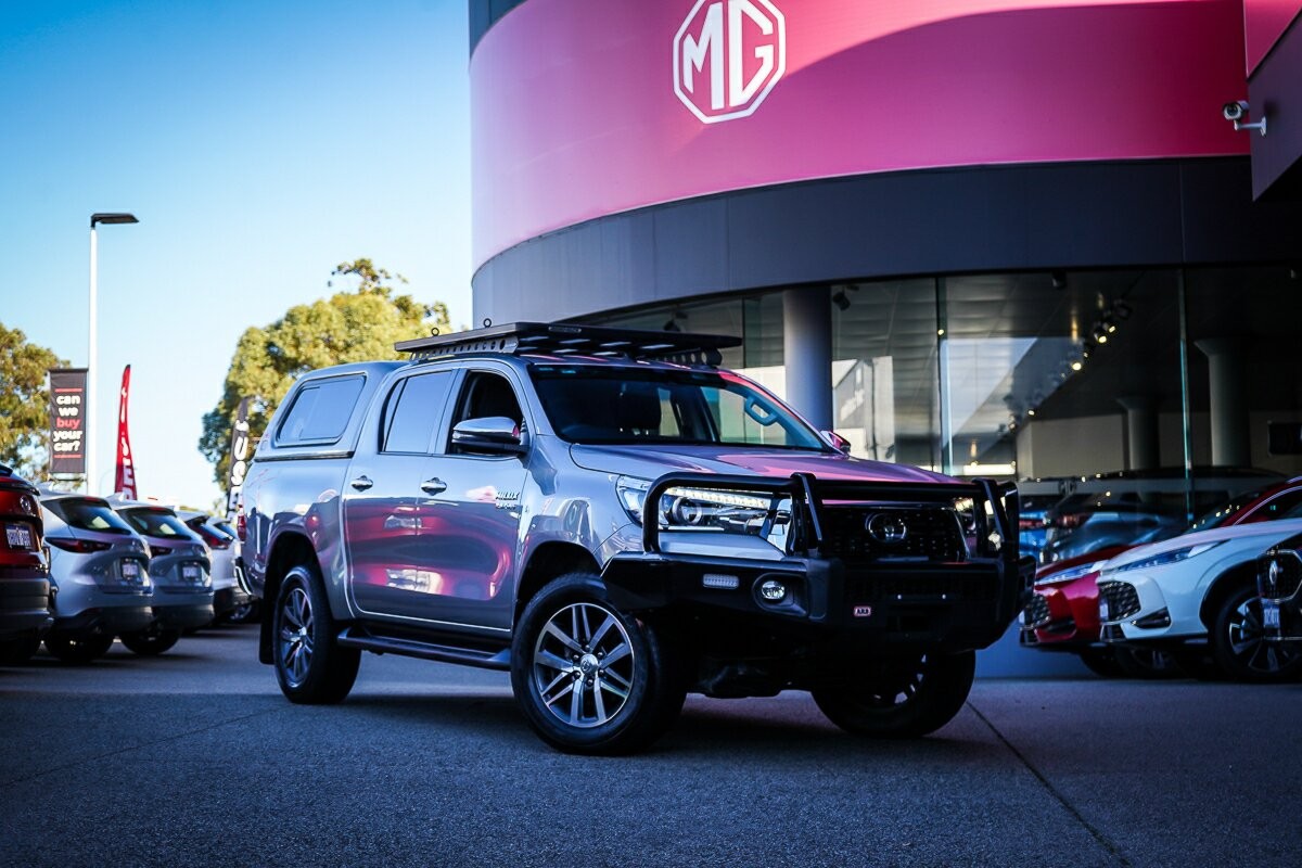 Toyota Hilux image 2