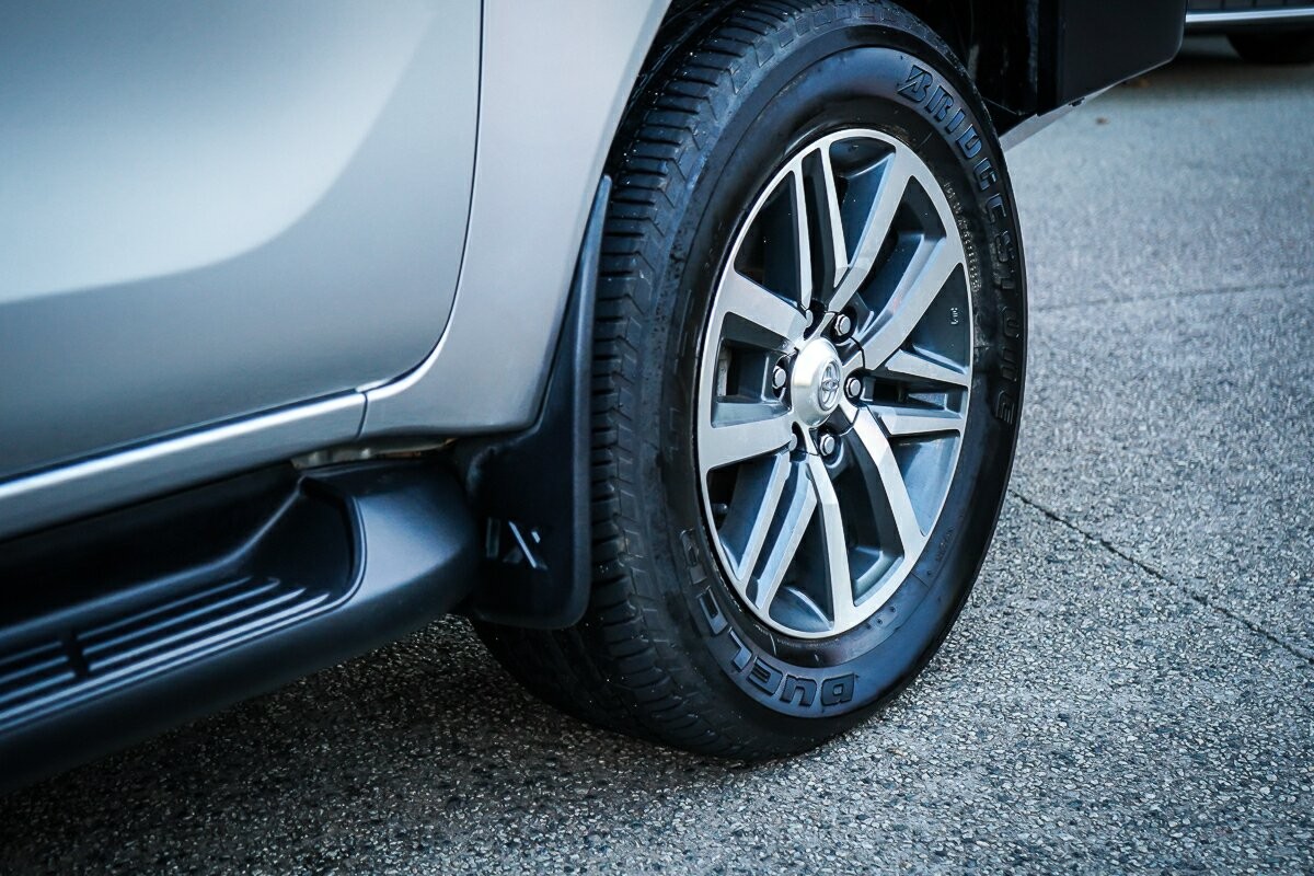 Toyota Hilux image 4