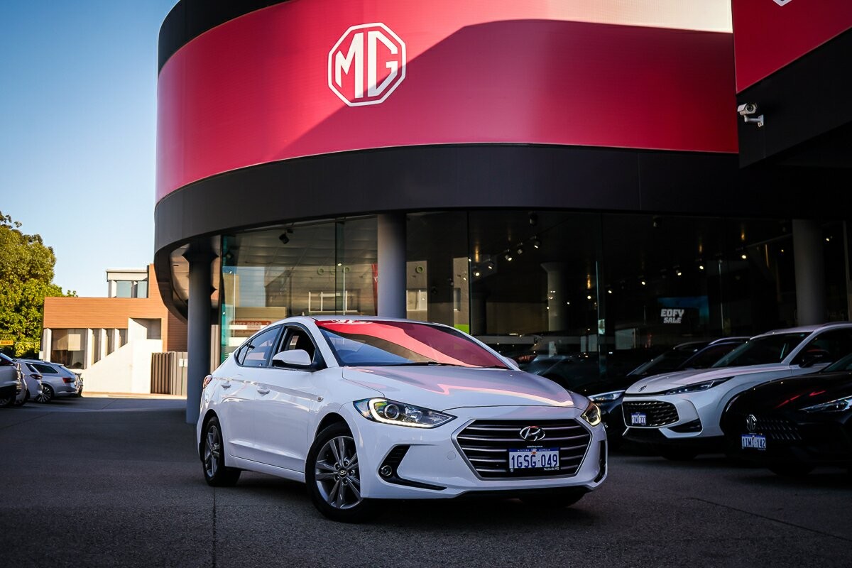 Hyundai Elantra image 2