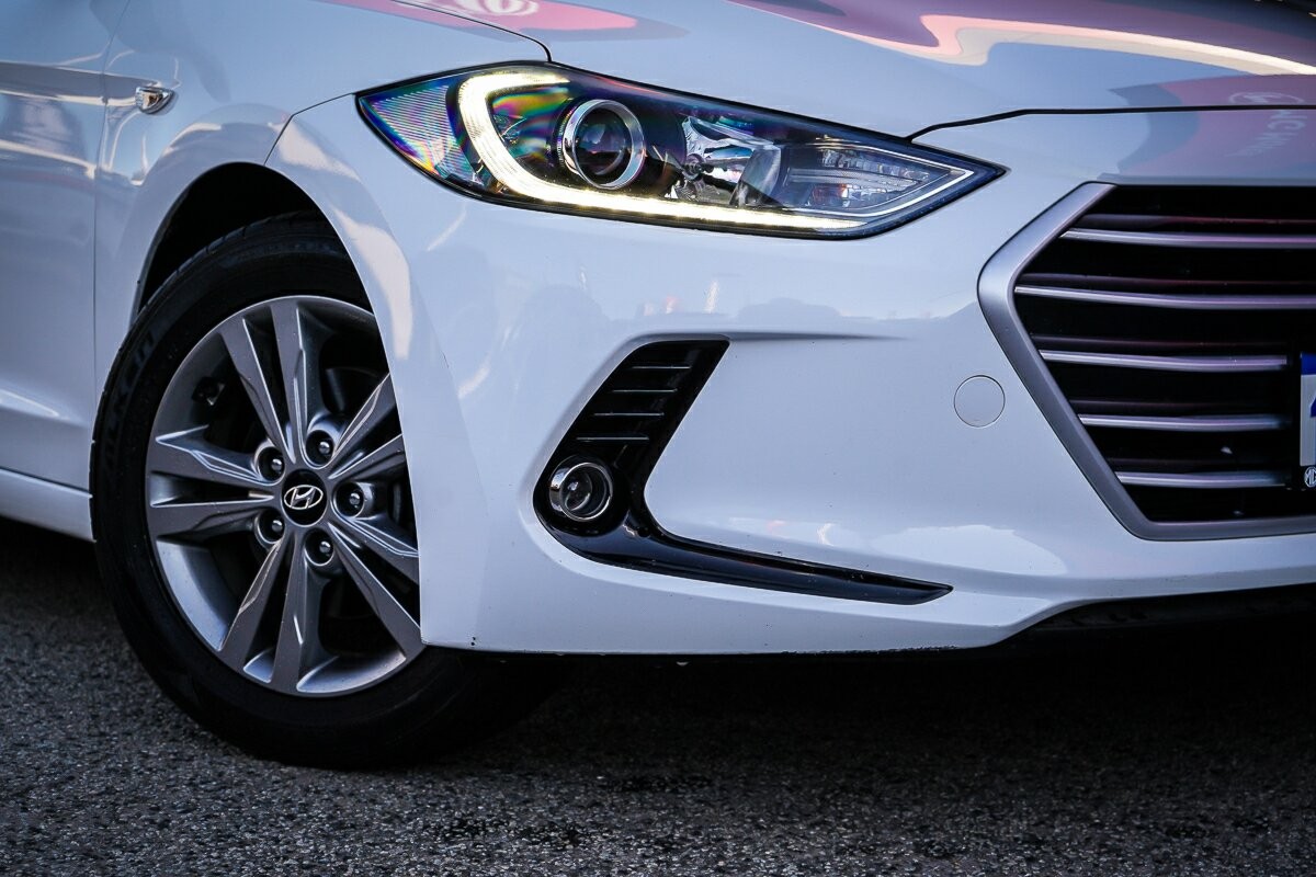 Hyundai Elantra image 3