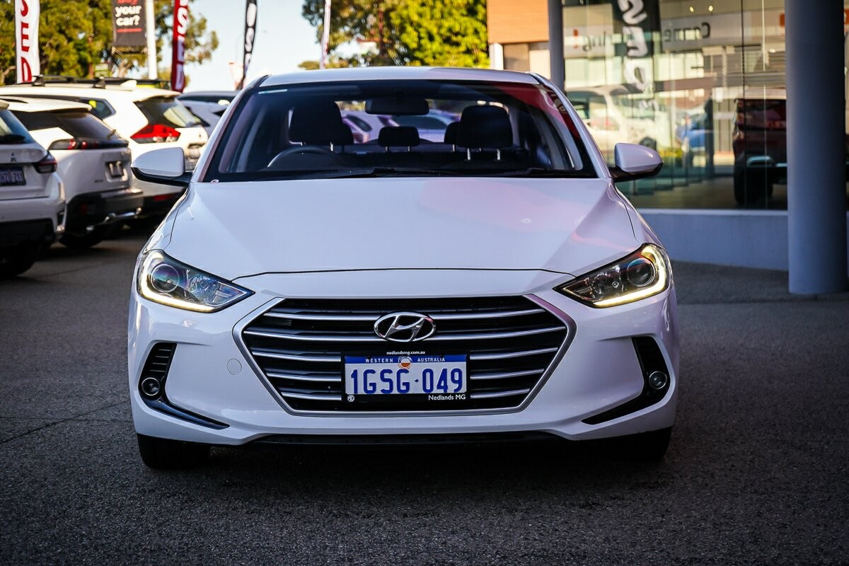 Hyundai Elantra image 4