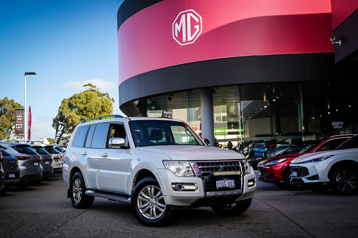 Mitsubishi Pajero image 2