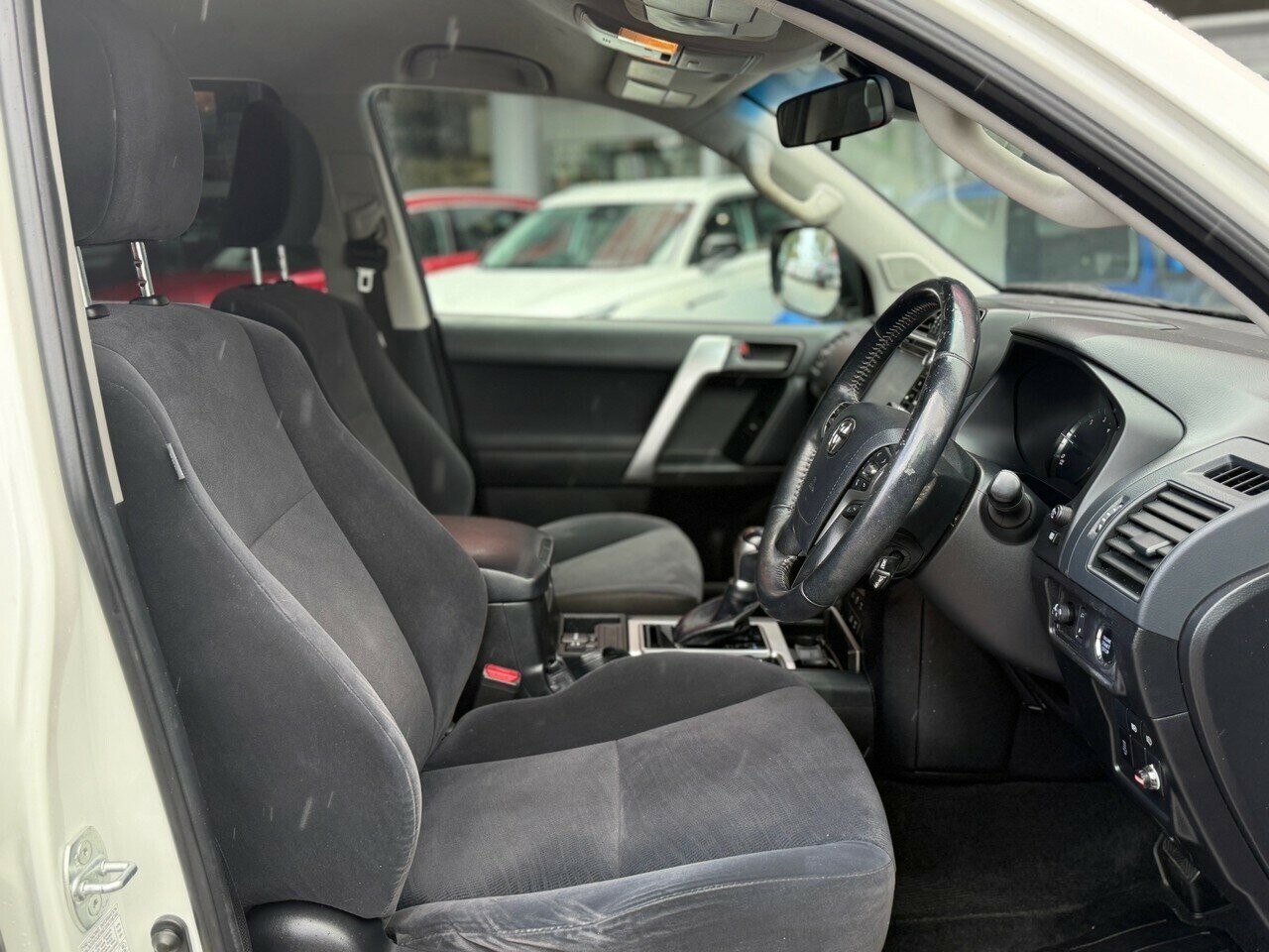 Toyota Landcruiser Prado image 2