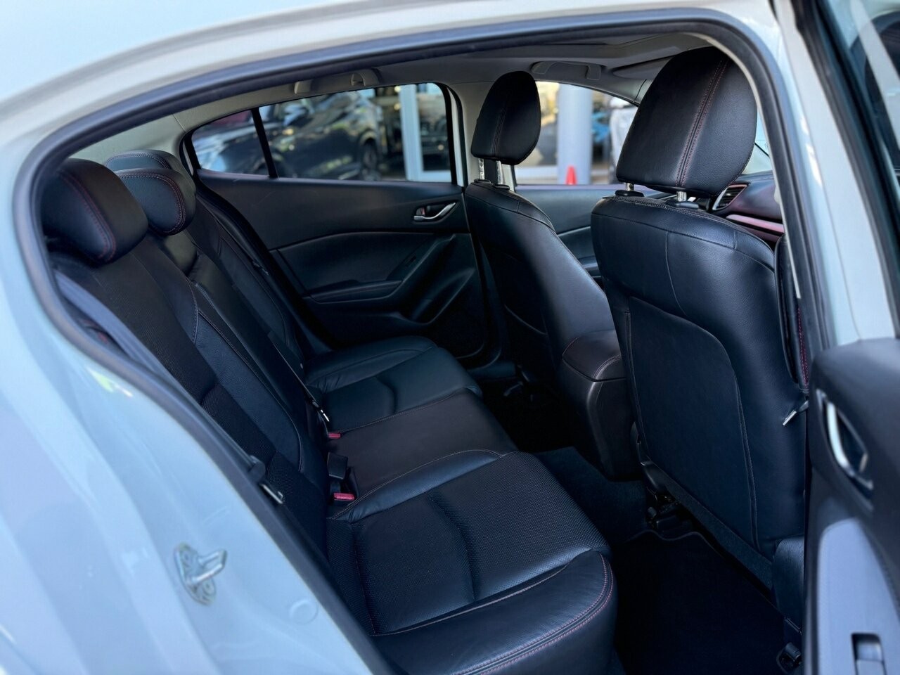 Mazda 3 image 2