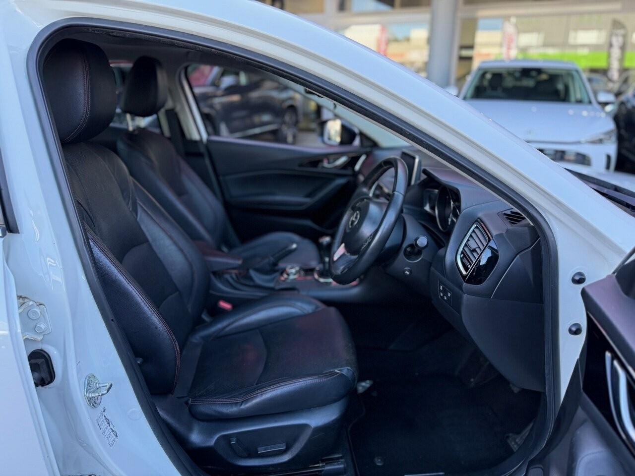 Mazda 3 image 3