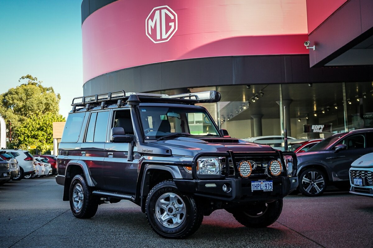 Toyota Landcruiser image 2
