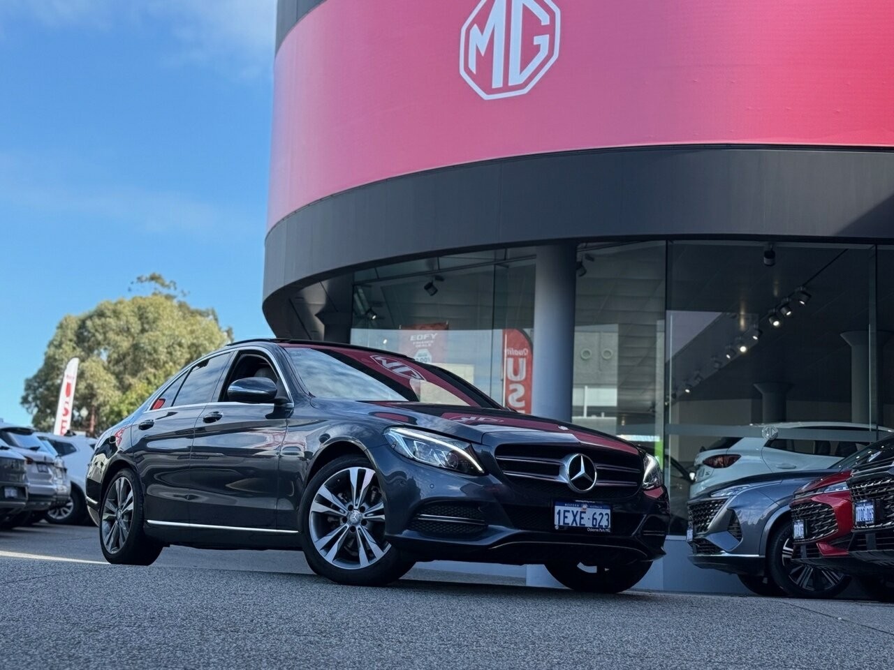 Mercedes Benz C-class image 2
