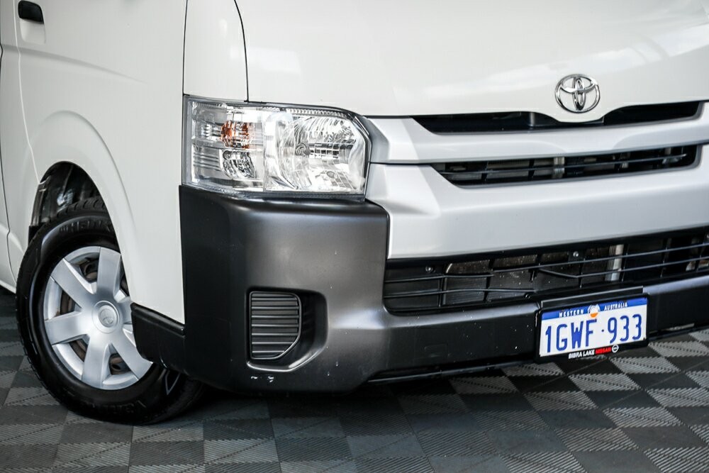 Toyota Hiace image 2