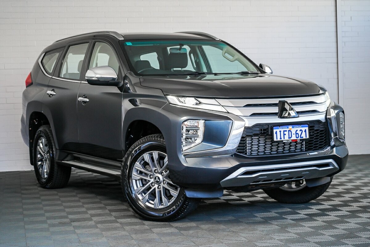 Mitsubishi Pajero Sport image 1