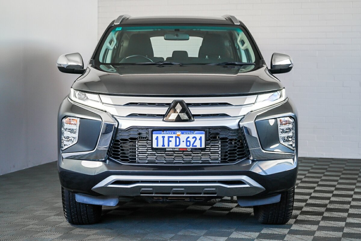 Mitsubishi Pajero Sport image 3