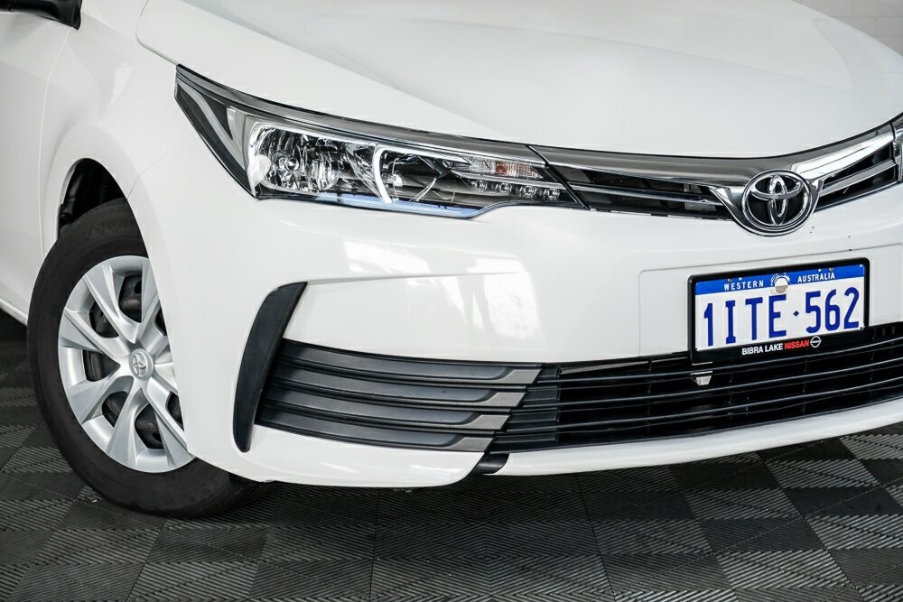 Toyota Corolla image 2