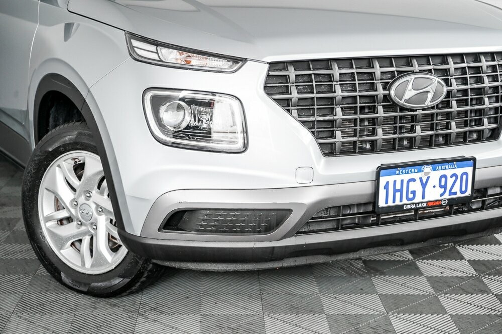 Hyundai Venue image 2