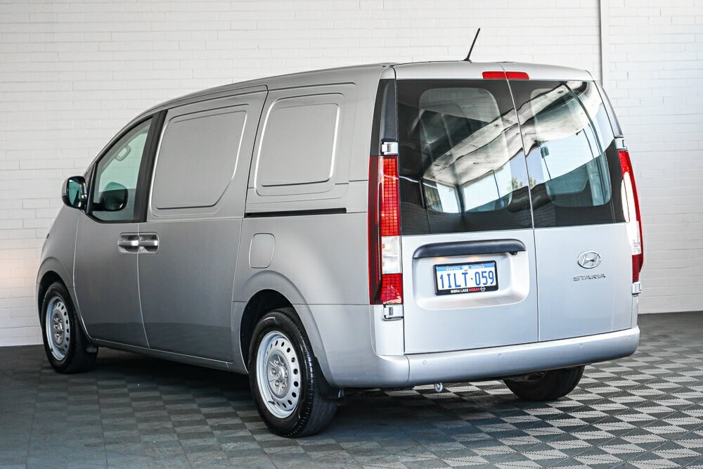 Hyundai Staria Load image 4