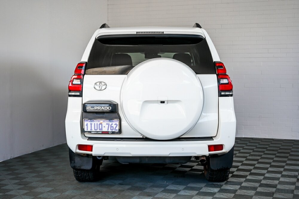 Toyota Landcruiser Prado image 4