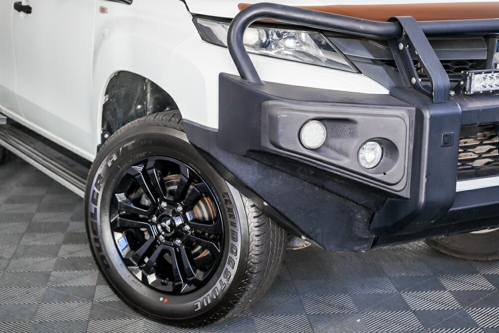 Mitsubishi Triton image 2