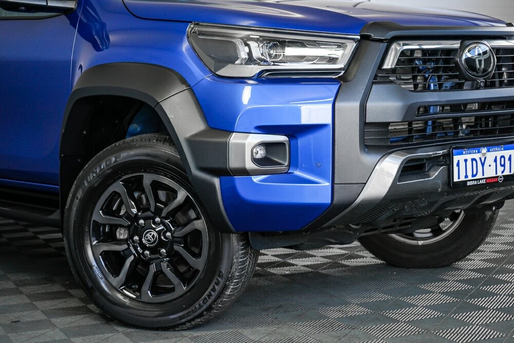 Toyota Hilux image 2