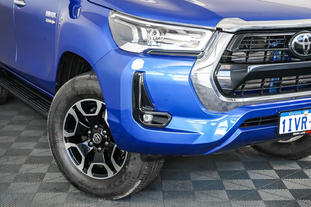 Toyota Hilux image 2