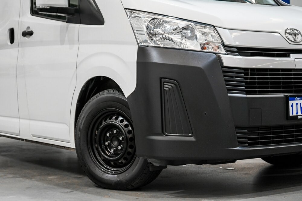 Toyota Hiace image 2
