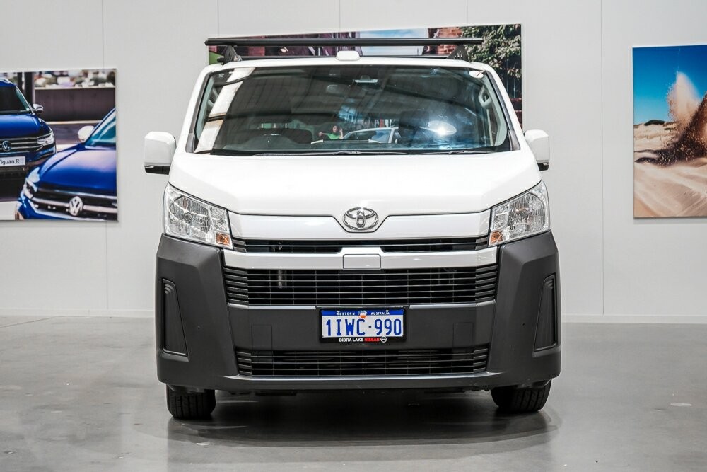 Toyota Hiace image 4
