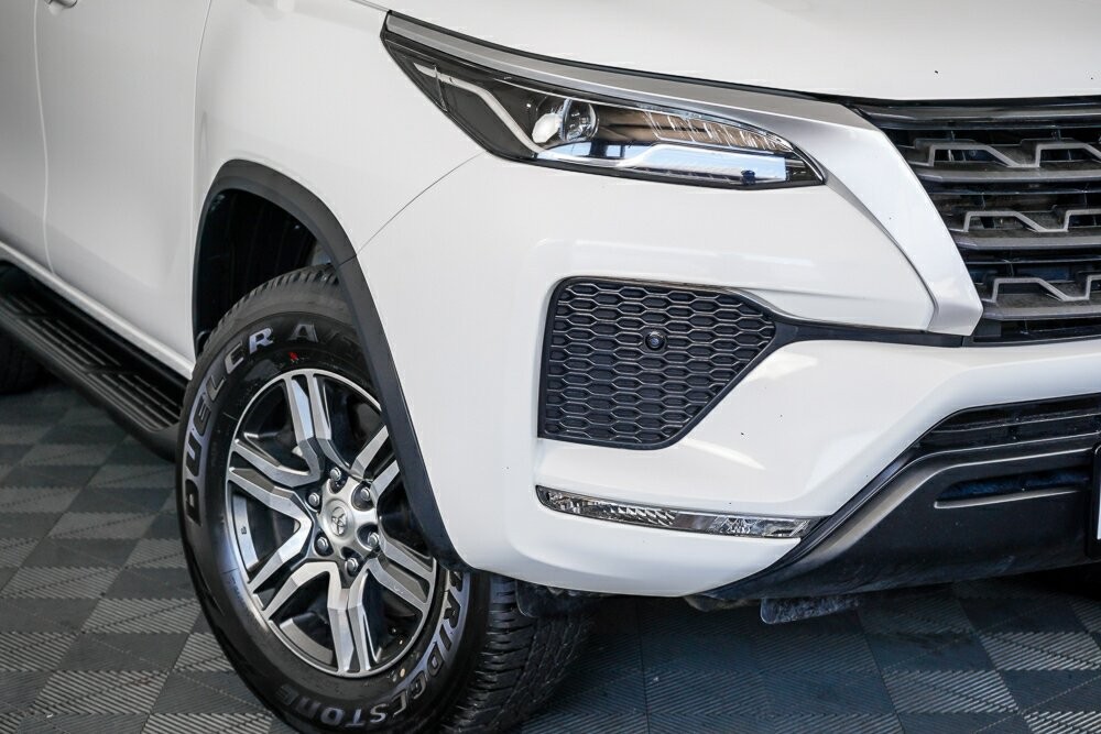 Toyota Fortuner image 2
