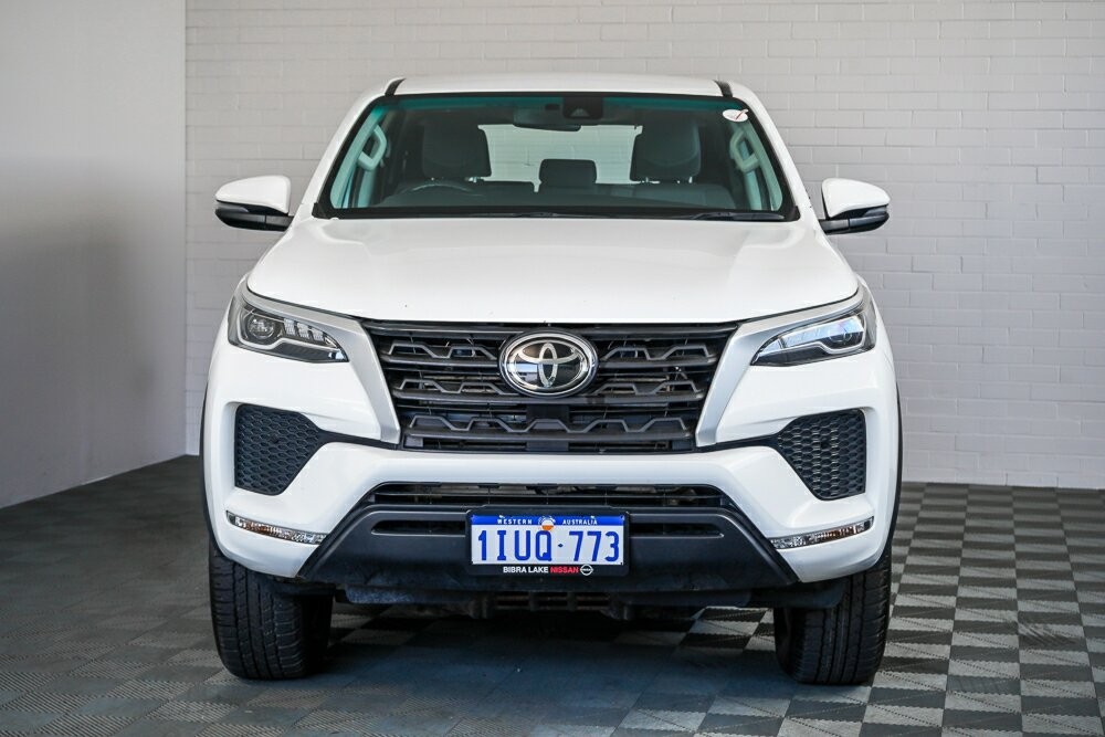 Toyota Fortuner image 3