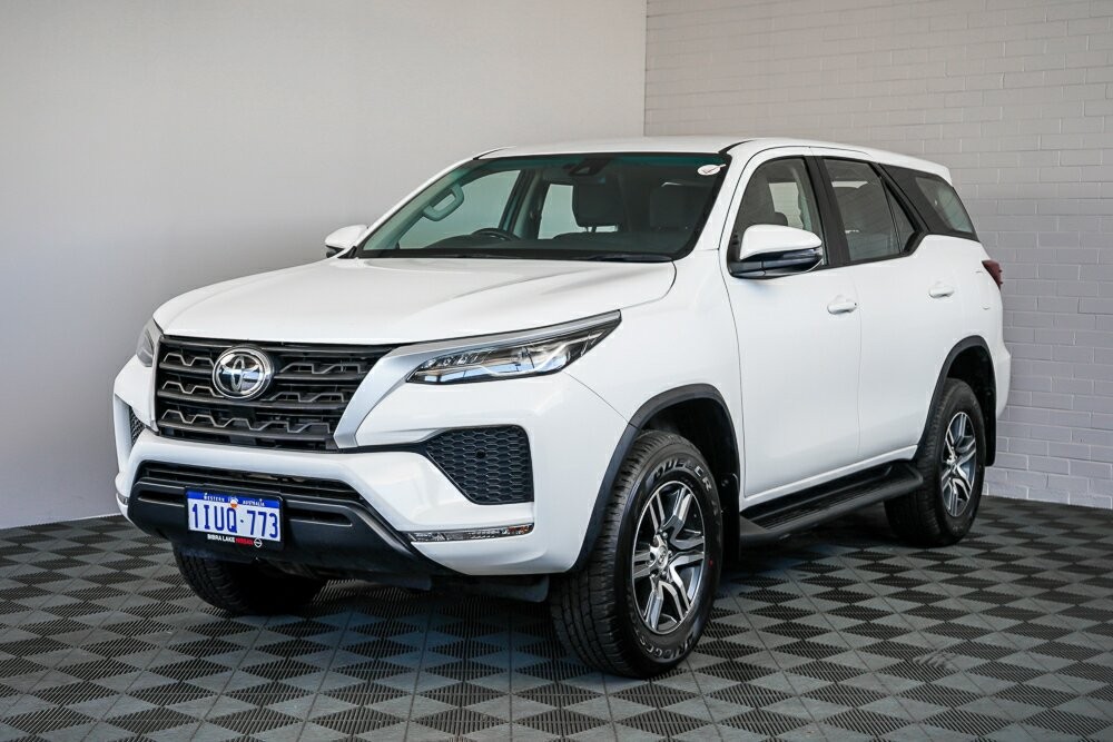 Toyota Fortuner image 4