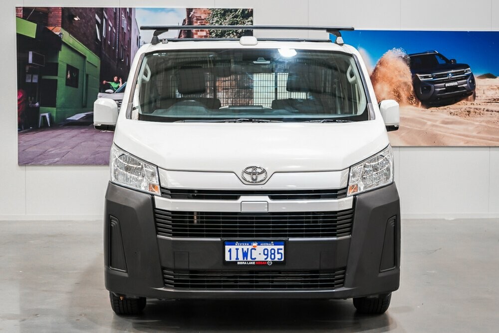 Toyota Hiace image 3
