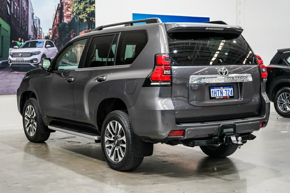 Toyota Landcruiser Prado image 4