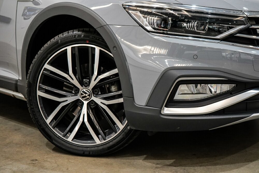 Volkswagen Passat image 2