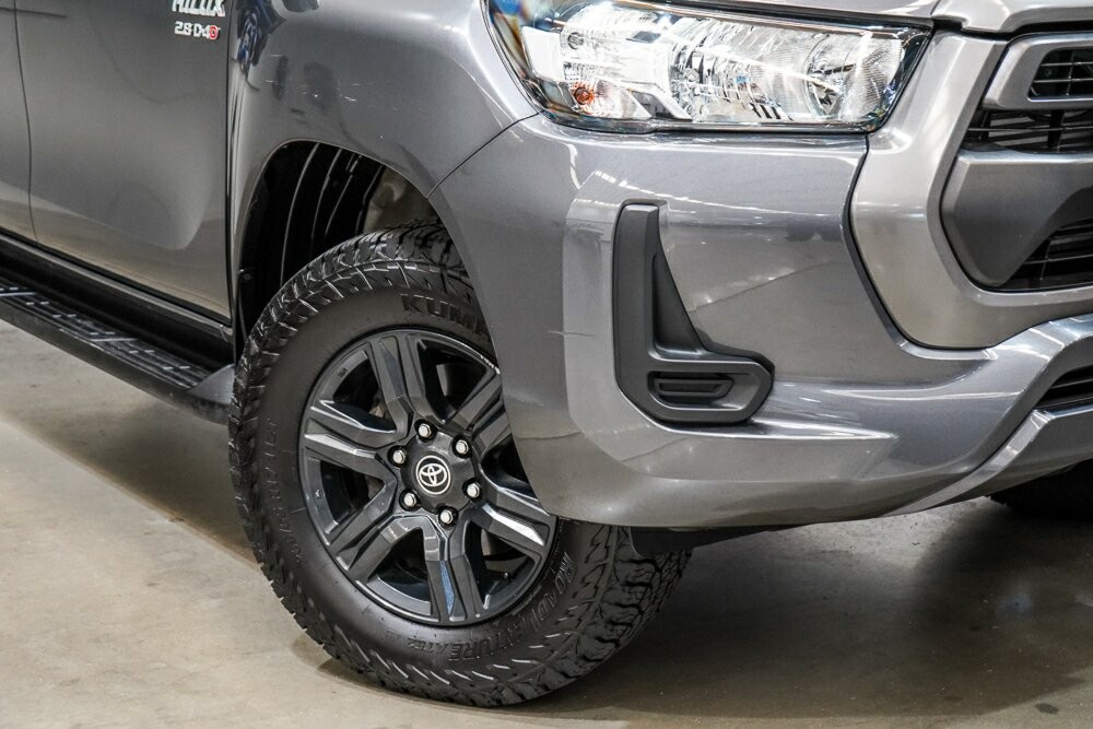 Toyota Hilux image 2