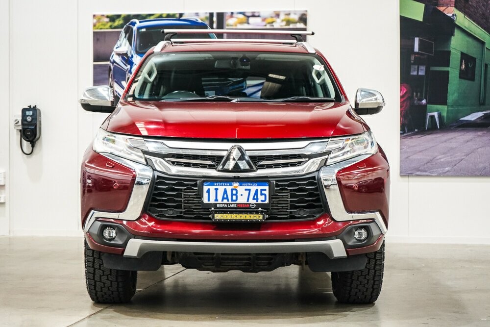 Mitsubishi Pajero Sport image 3