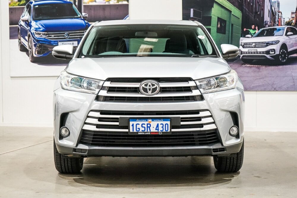 Toyota Kluger image 3