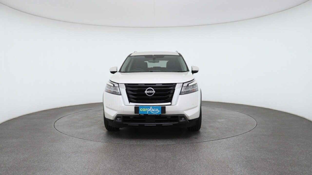 Nissan Pathfinder image 2