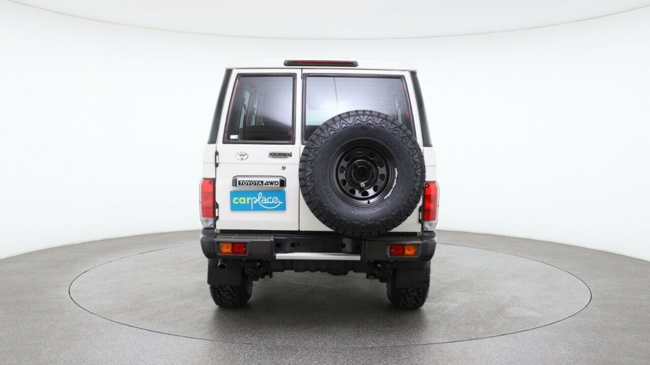 Toyota Landcruiser image 2