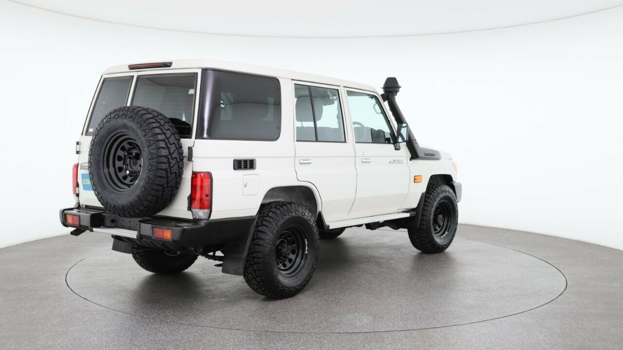 Toyota Landcruiser image 3