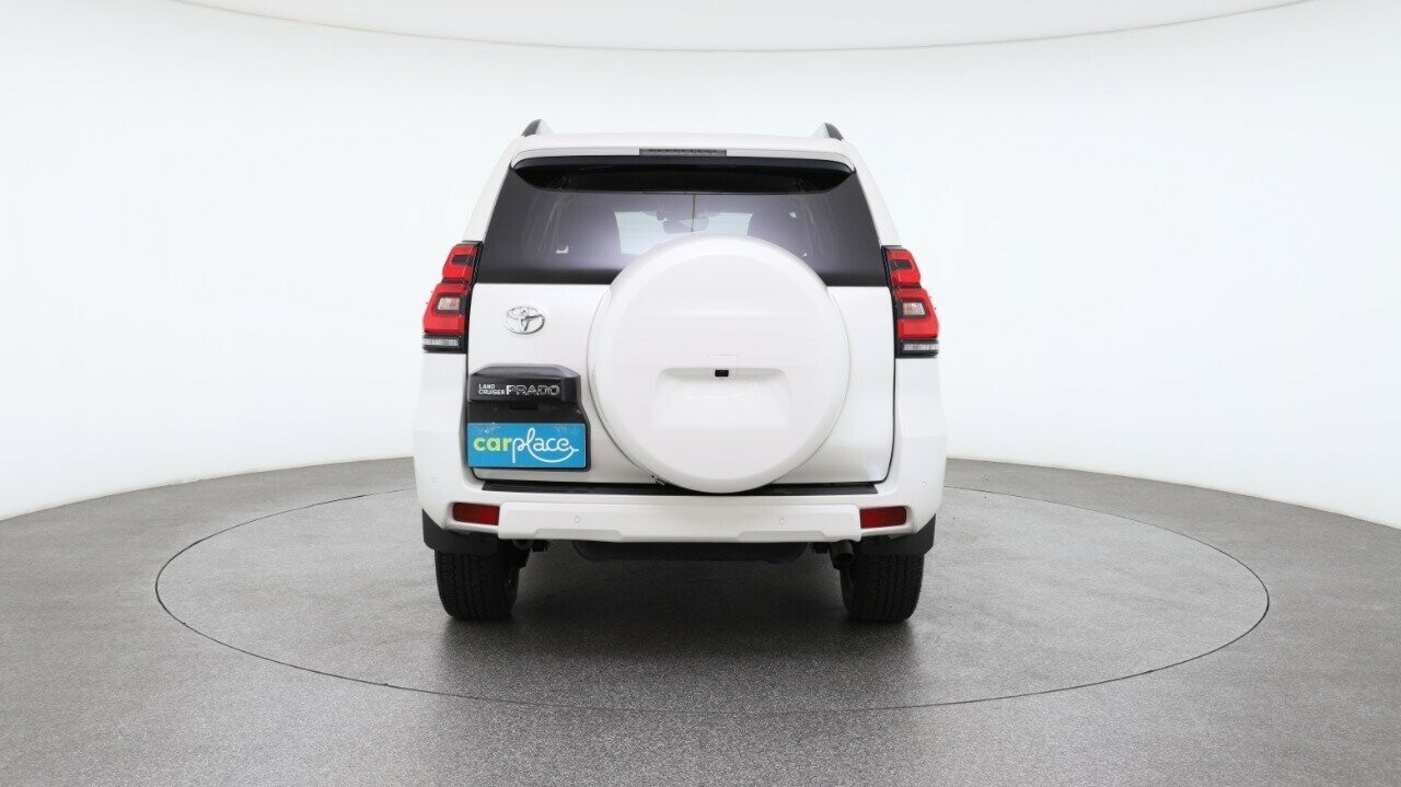 Toyota Landcruiser Prado image 2