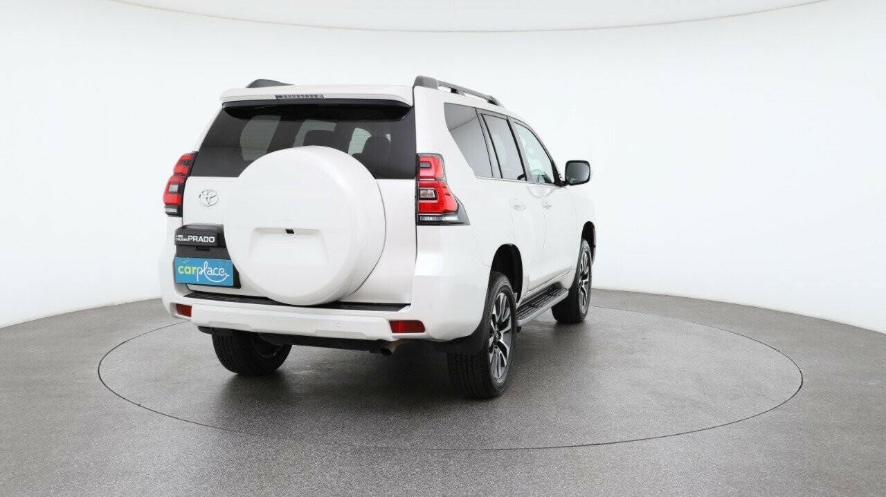 Toyota Landcruiser Prado image 3