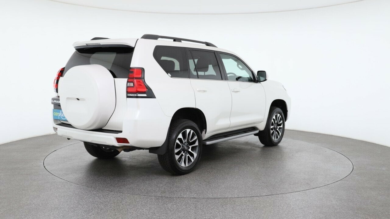 Toyota Landcruiser Prado image 4